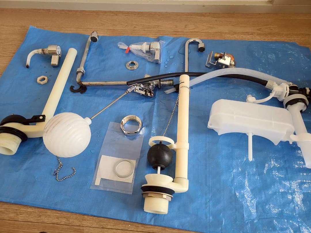 トイレタンク内漏水 before