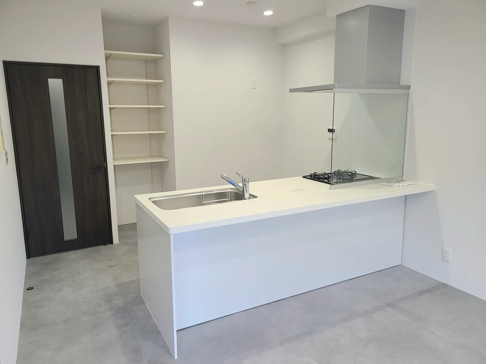 古いキッチンからスタイリッシュなキッチンへ after